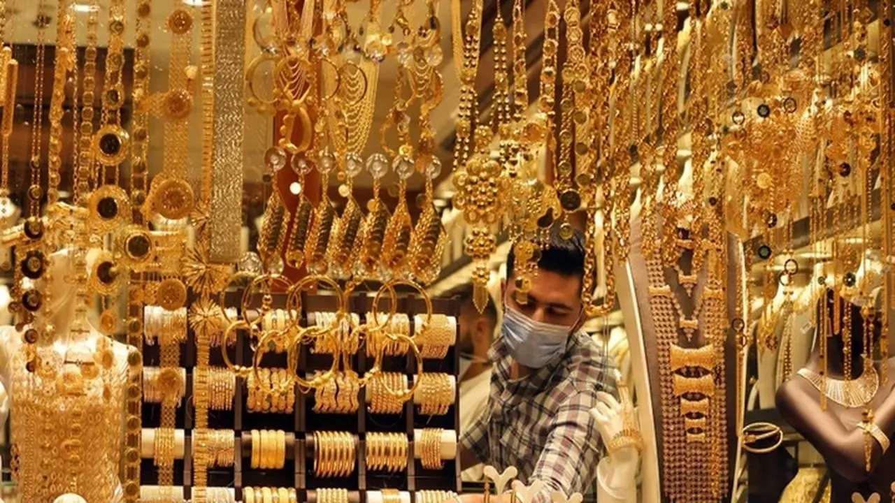 أسعار الذهب تسجل تراجعاً مع دخول صراع الشرق الأوسط أسبوعه الخامس